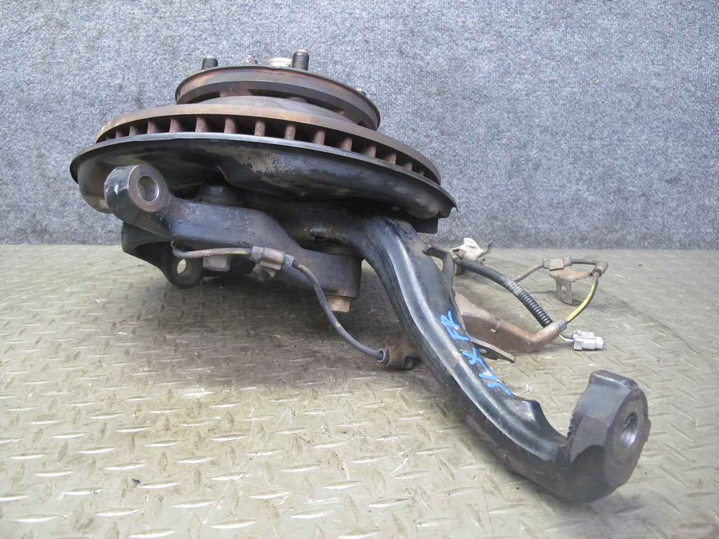 2003-2007 Lexus J100 LX470 Front Right Pass Side Spindle Knuckle Wheel Hub