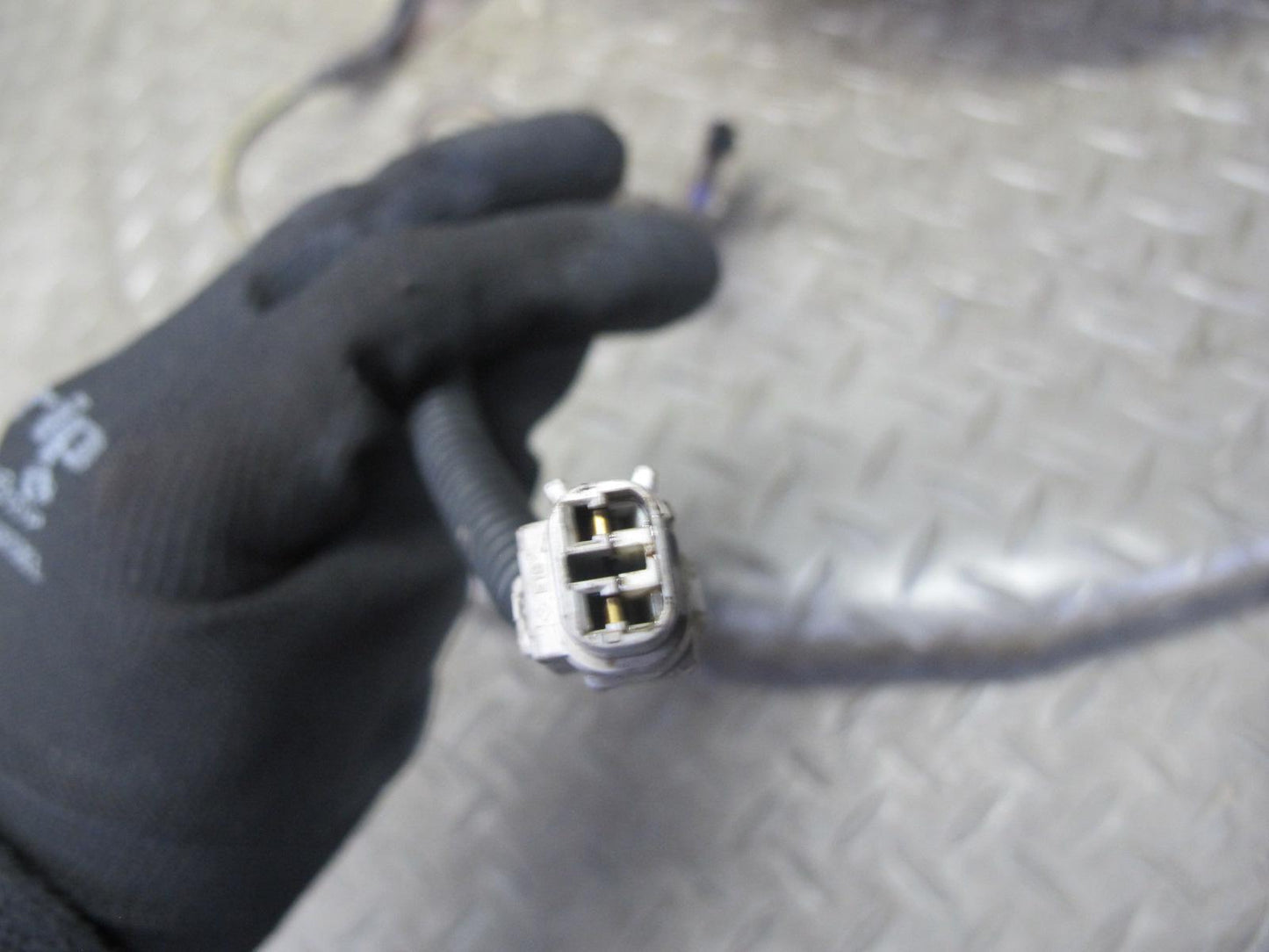 2003-2007 Lexus J100 LX470 Front Right Pass Side Spindle Knuckle Wheel Hub