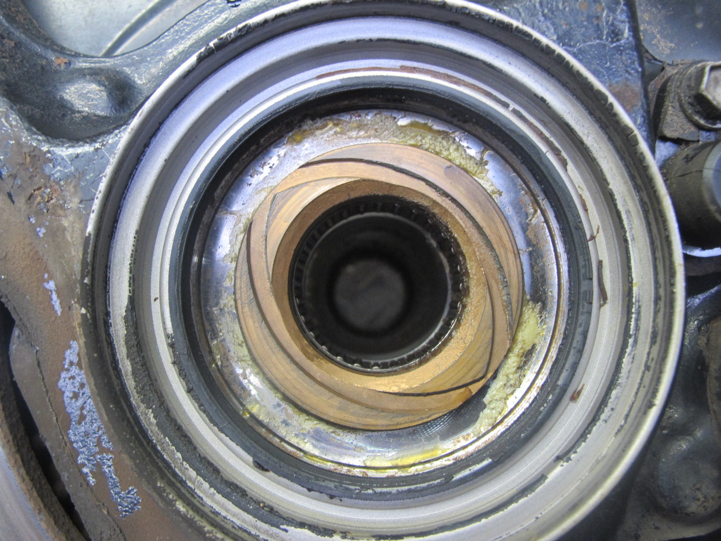 2003-2007 Lexus J100 LX470 Front Right Pass Side Spindle Knuckle Wheel Hub