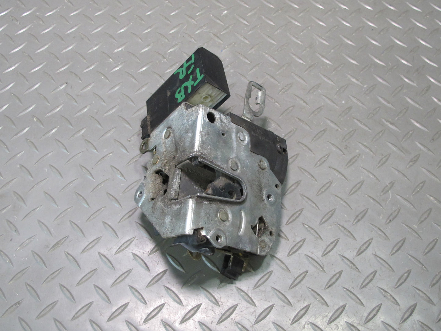 94-99 BMW E36 328iC Coupe Convertible Right Door Lock Latch Actuator OEM