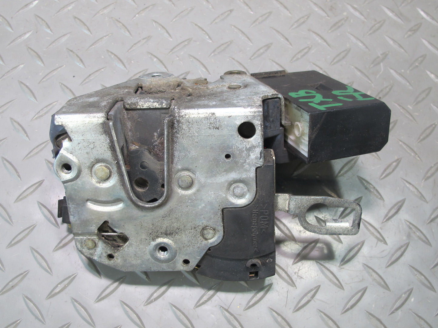 94-99 BMW E36 328iC Coupe Convertible Right Door Lock Latch Actuator OEM