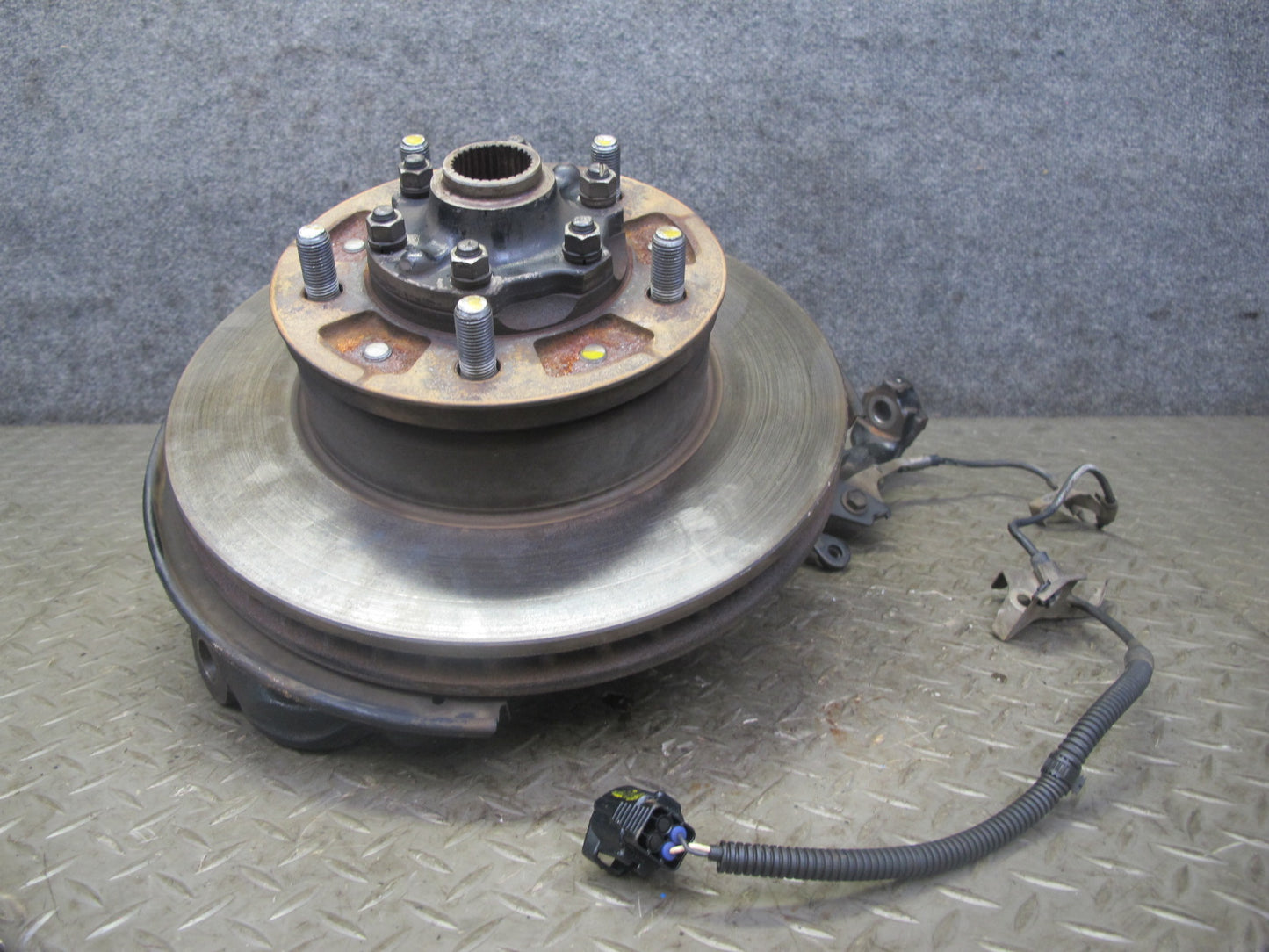 2003-2007 Lexus J100 LX470 Front Left Driver Side Spindle Knuckle Wheel Hub