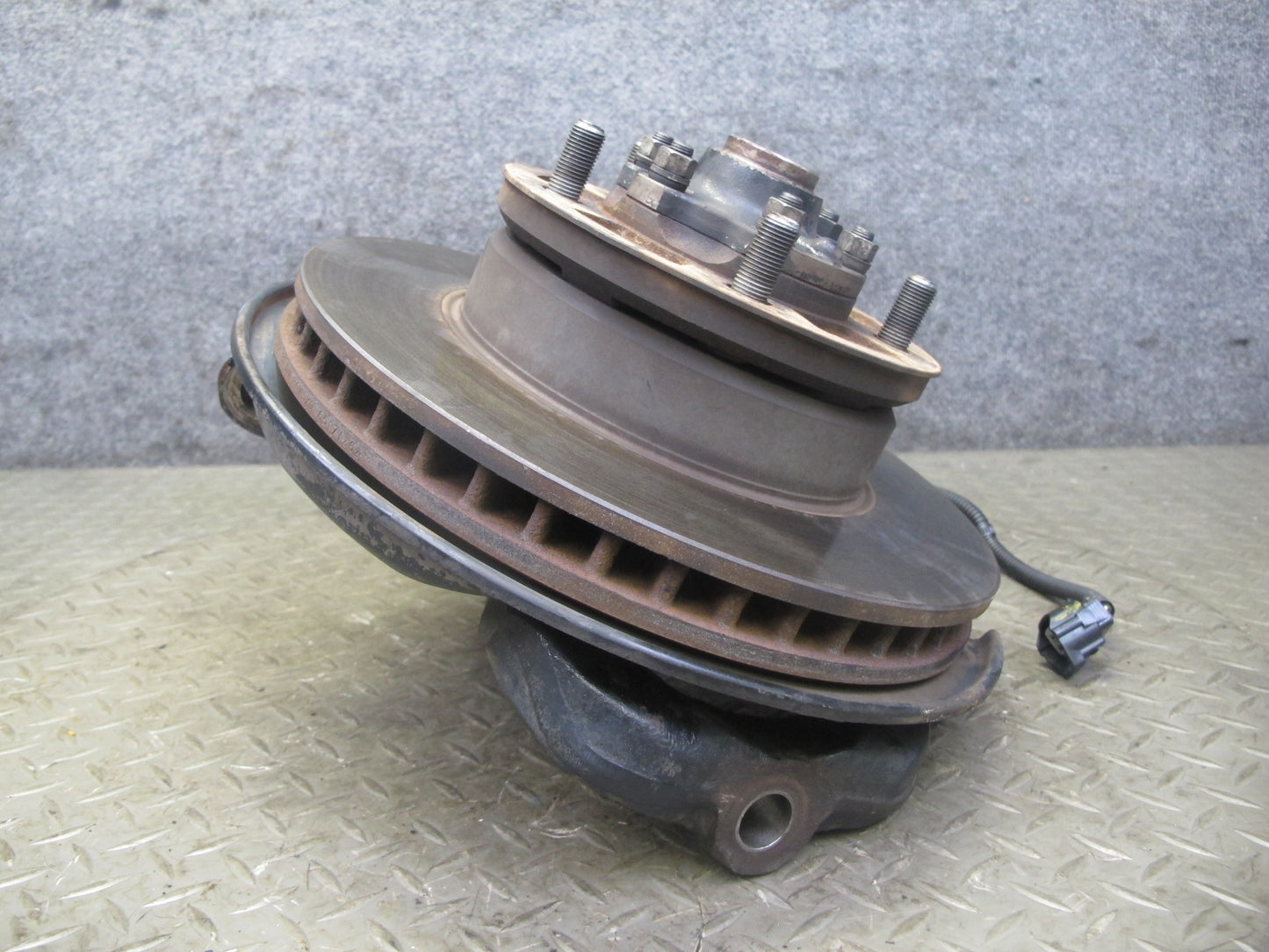 2003-2007 Lexus J100 LX470 Front Left Driver Side Spindle Knuckle Wheel Hub