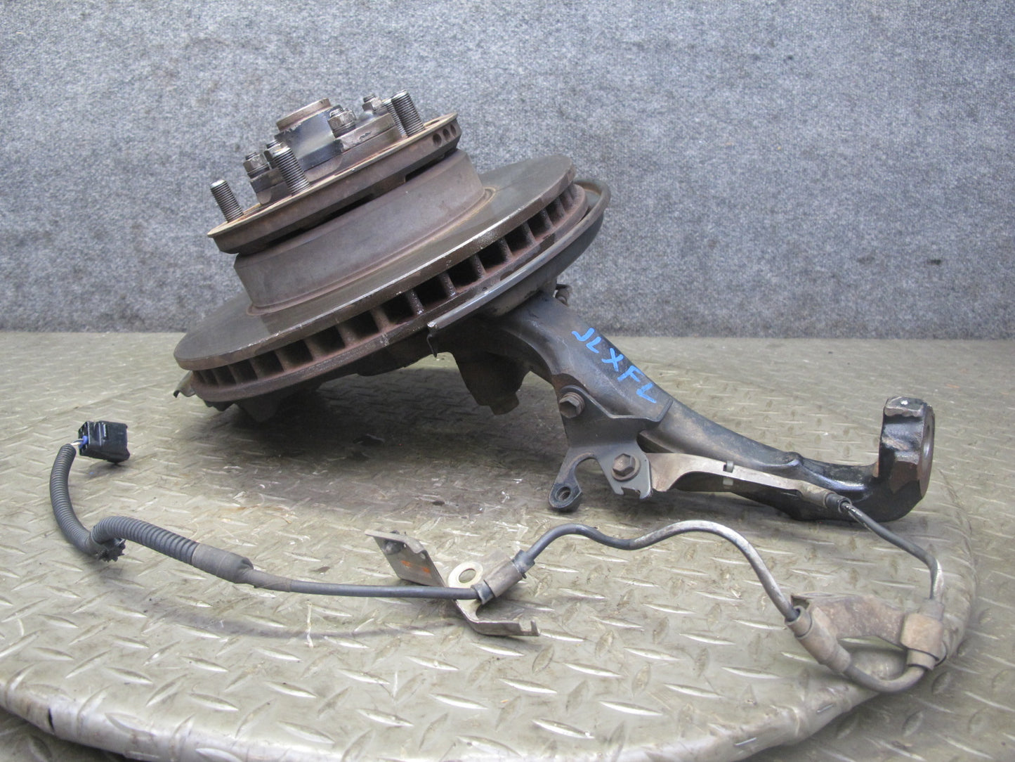 2003-2007 Lexus J100 LX470 Front Left Driver Side Spindle Knuckle Wheel Hub