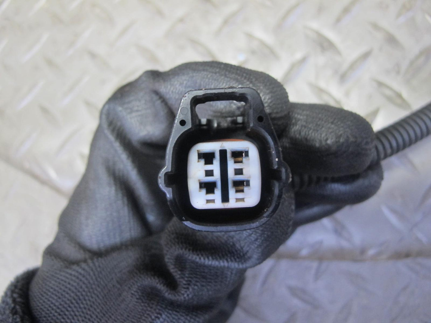 2003-2007 Lexus J100 LX470 Front Left Driver Side Spindle Knuckle Wheel Hub