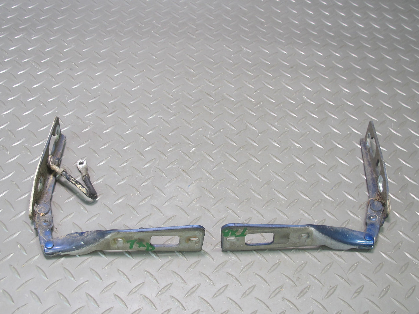 94-99 BMW E36 328iC Coupe Convertible Set of 2 Front Hood Hinge Bracket OEM