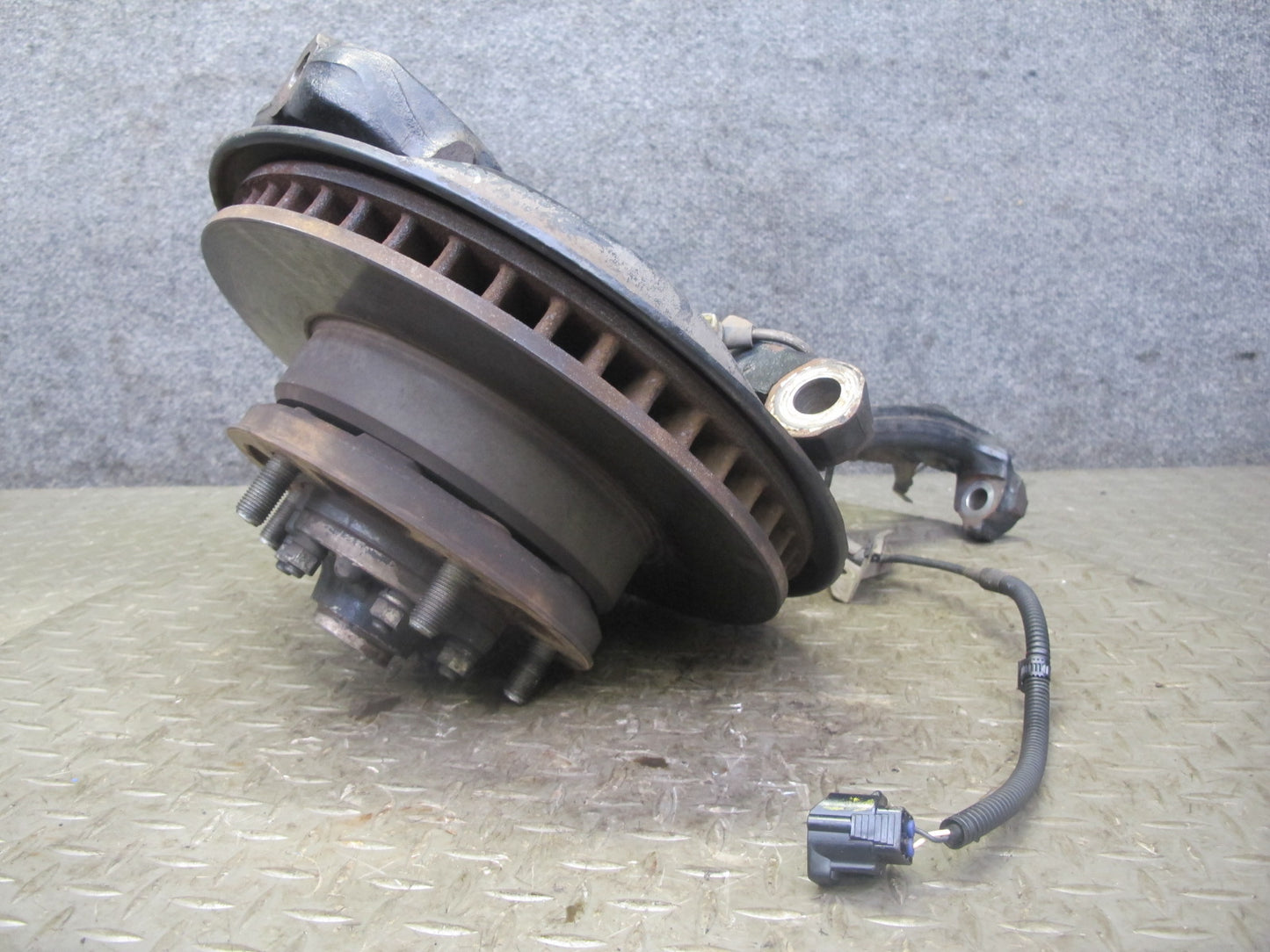 2003-2007 Lexus J100 LX470 Front Left Driver Side Spindle Knuckle Wheel Hub