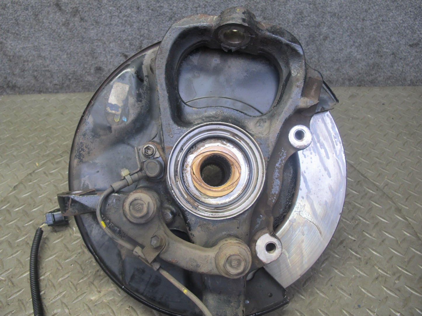 2003-2007 Lexus J100 LX470 Front Left Driver Side Spindle Knuckle Wheel Hub