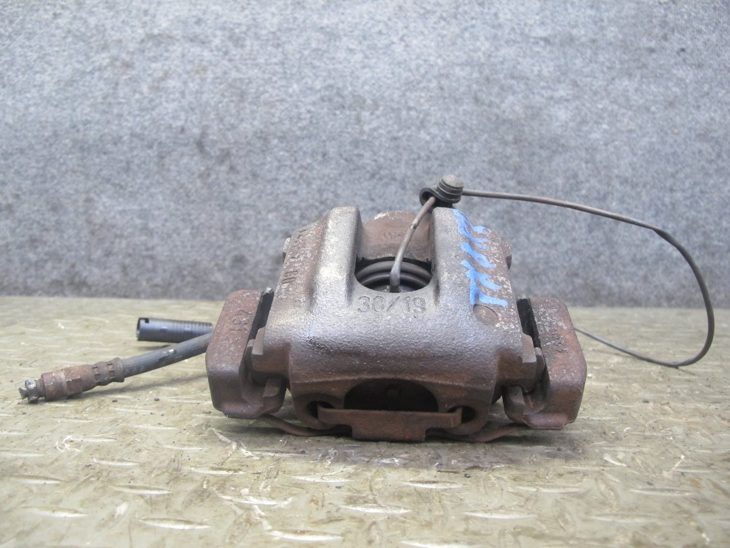 96-99 BMW E36 328iC Convertible Rear Left & Right Brake Caliper Set OEM