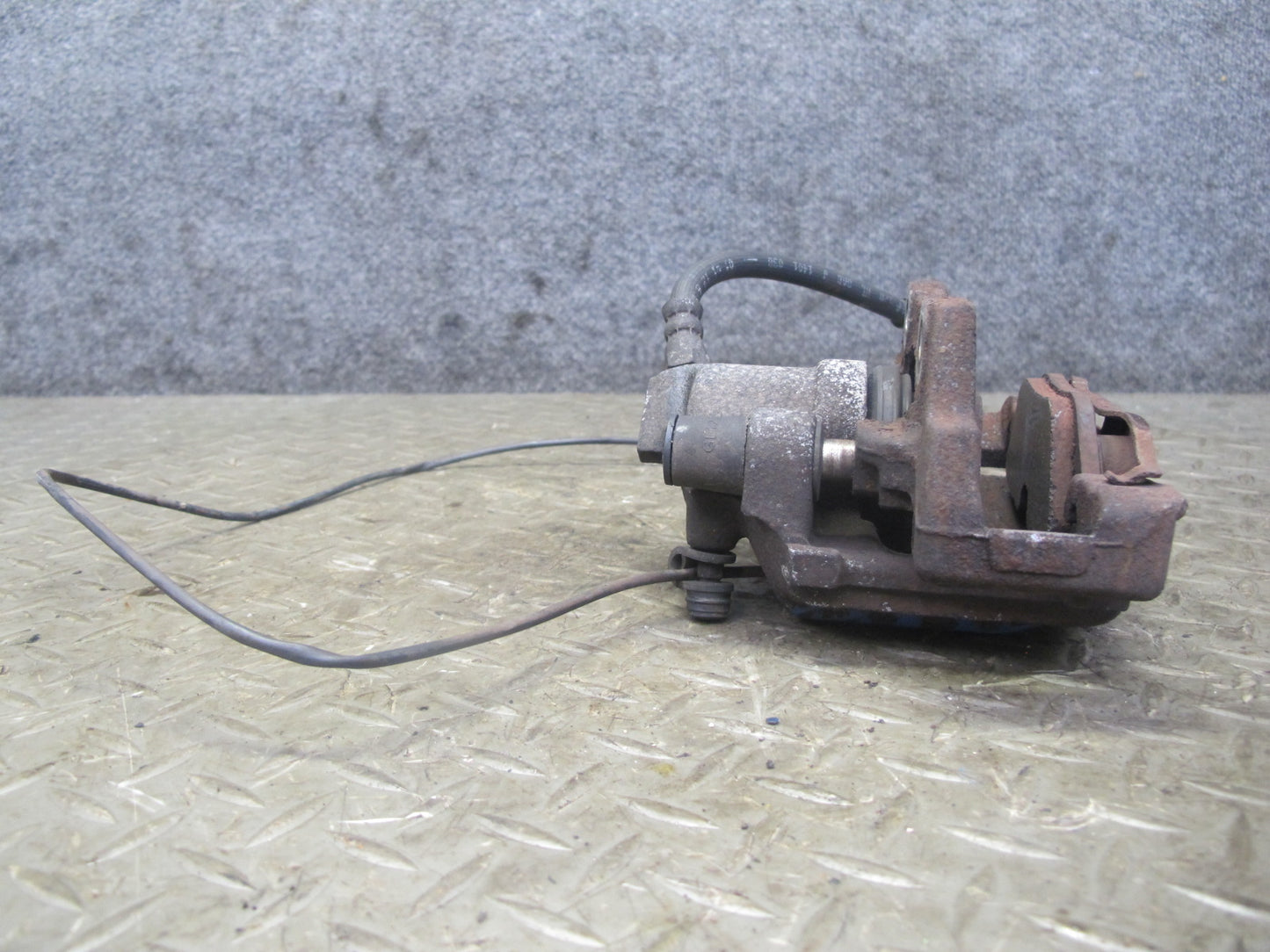 96-99 BMW E36 328iC Convertible Rear Left & Right Brake Caliper Set OEM