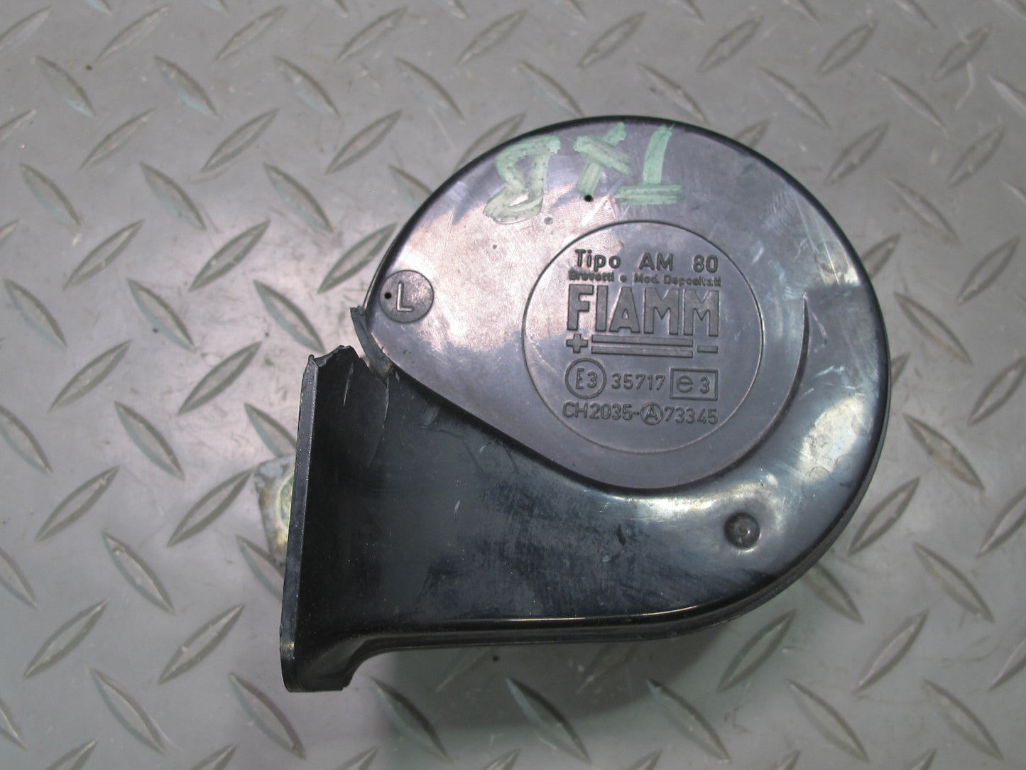 93-99 BMW E36 328iC Set of 2 High & Low Tone Note Pitch Horn Signal OEM