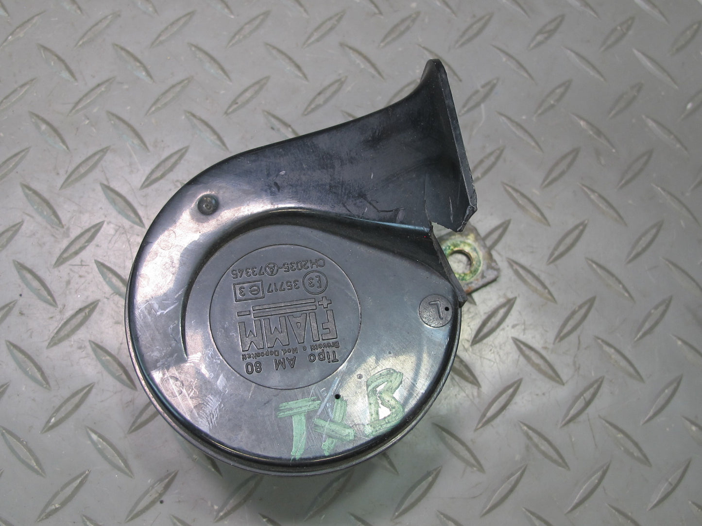 93-99 BMW E36 328iC Set of 2 High & Low Tone Note Pitch Horn Signal OEM