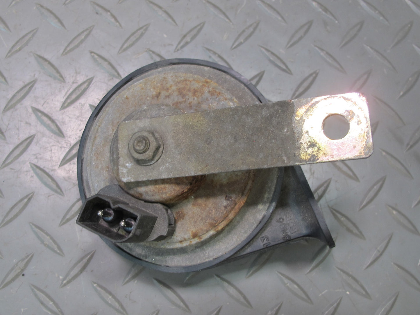 93-99 BMW E36 328iC Set of 2 High & Low Tone Note Pitch Horn Signal OEM