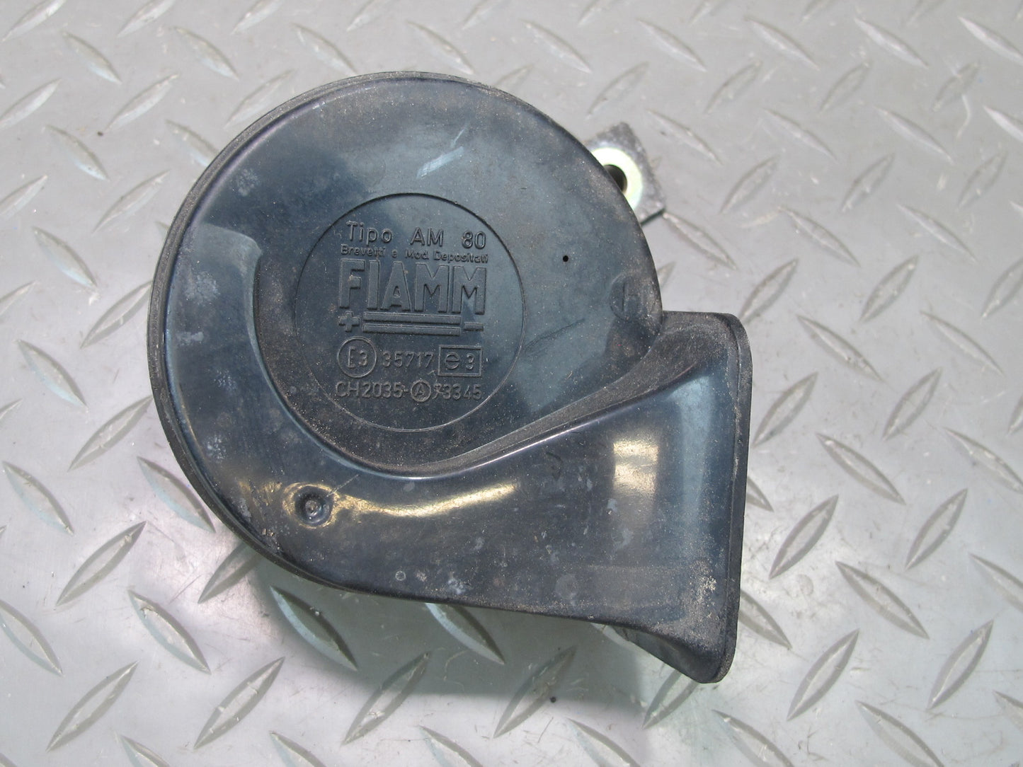 93-99 BMW E36 328iC Set of 2 High & Low Tone Note Pitch Horn Signal OEM