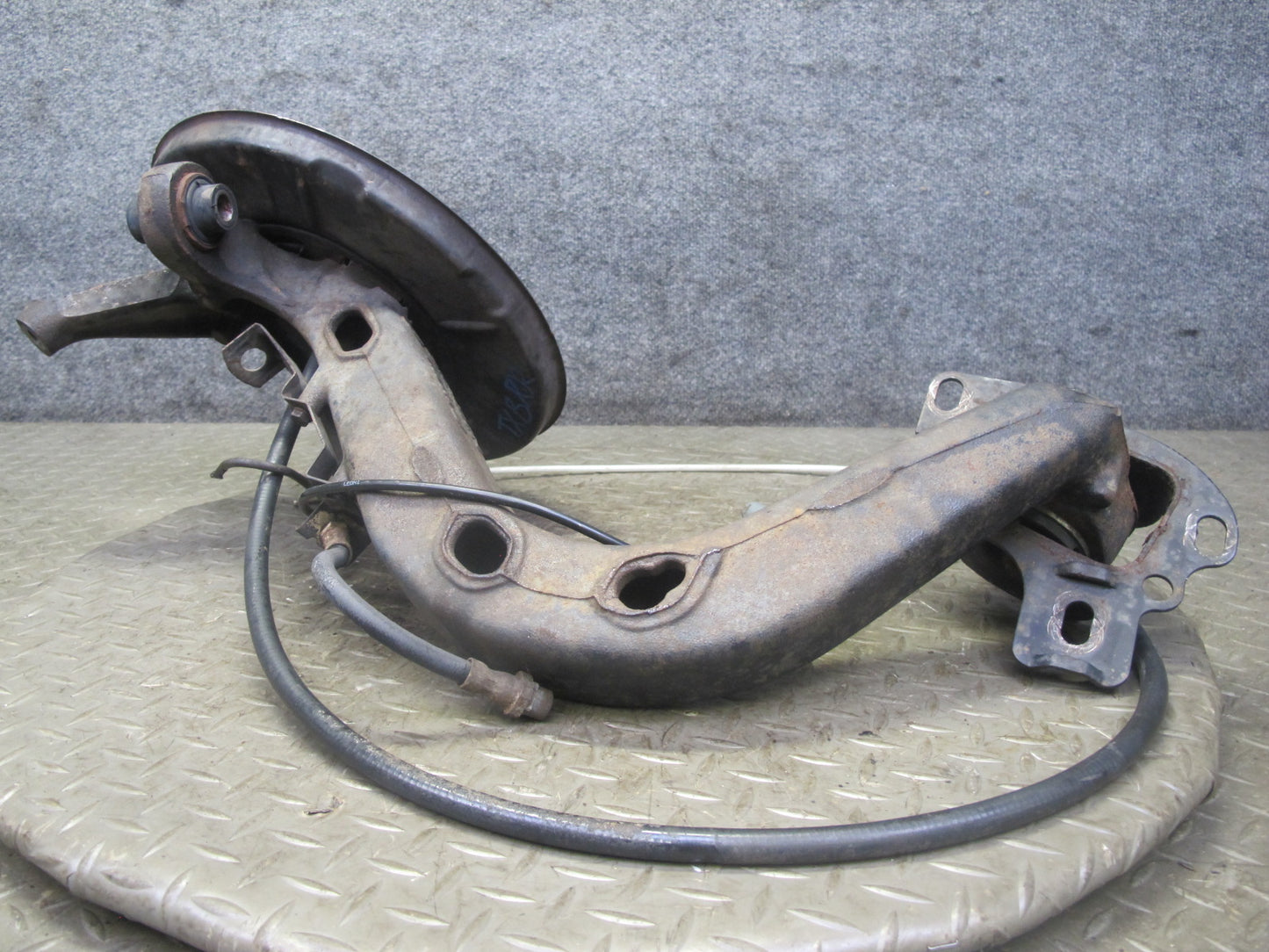 96-97 BMW E36 328iC Convert RWD Rear Right Trailing Arm Knuckle Wheel Hub OEM