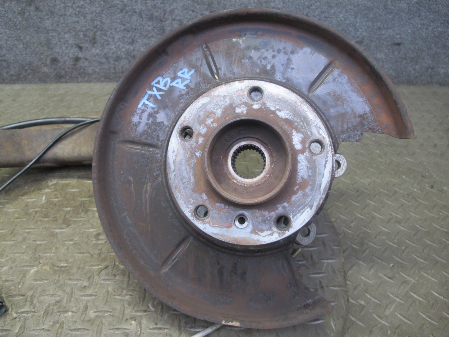 96-97 BMW E36 328iC Convert RWD Rear Right Trailing Arm Knuckle Wheel Hub OEM