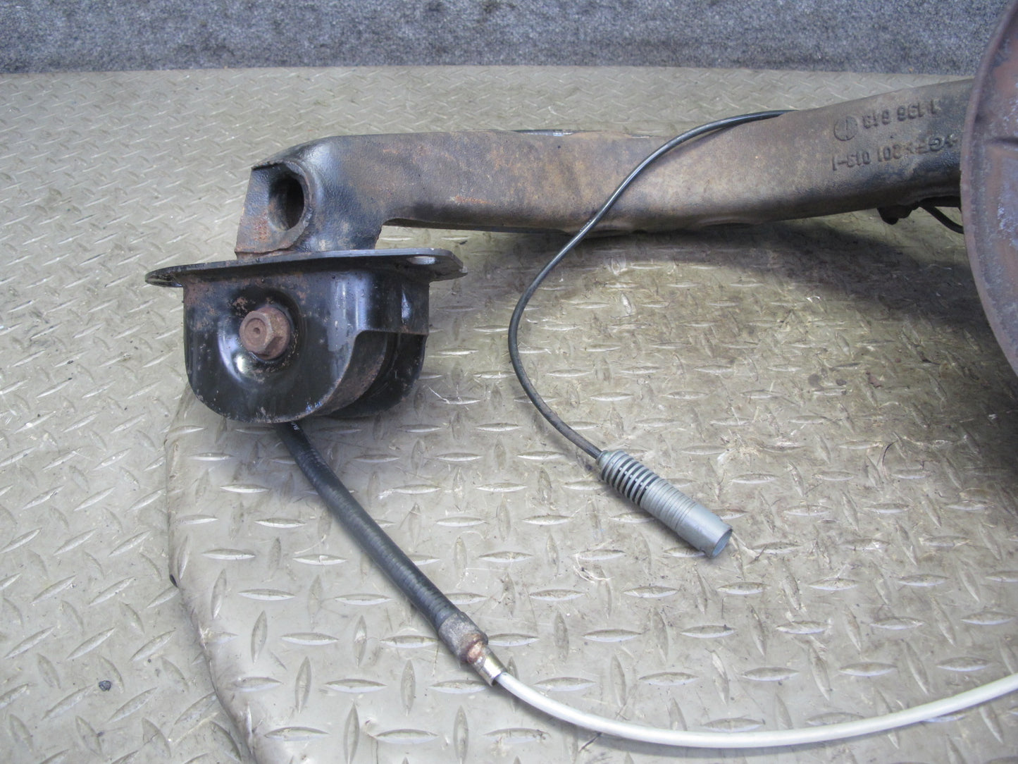 96-97 BMW E36 328iC Convert RWD Rear Right Trailing Arm Knuckle Wheel Hub OEM