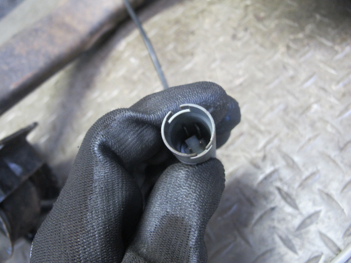 96-97 BMW E36 328iC Convert RWD Rear Right Trailing Arm Knuckle Wheel Hub OEM