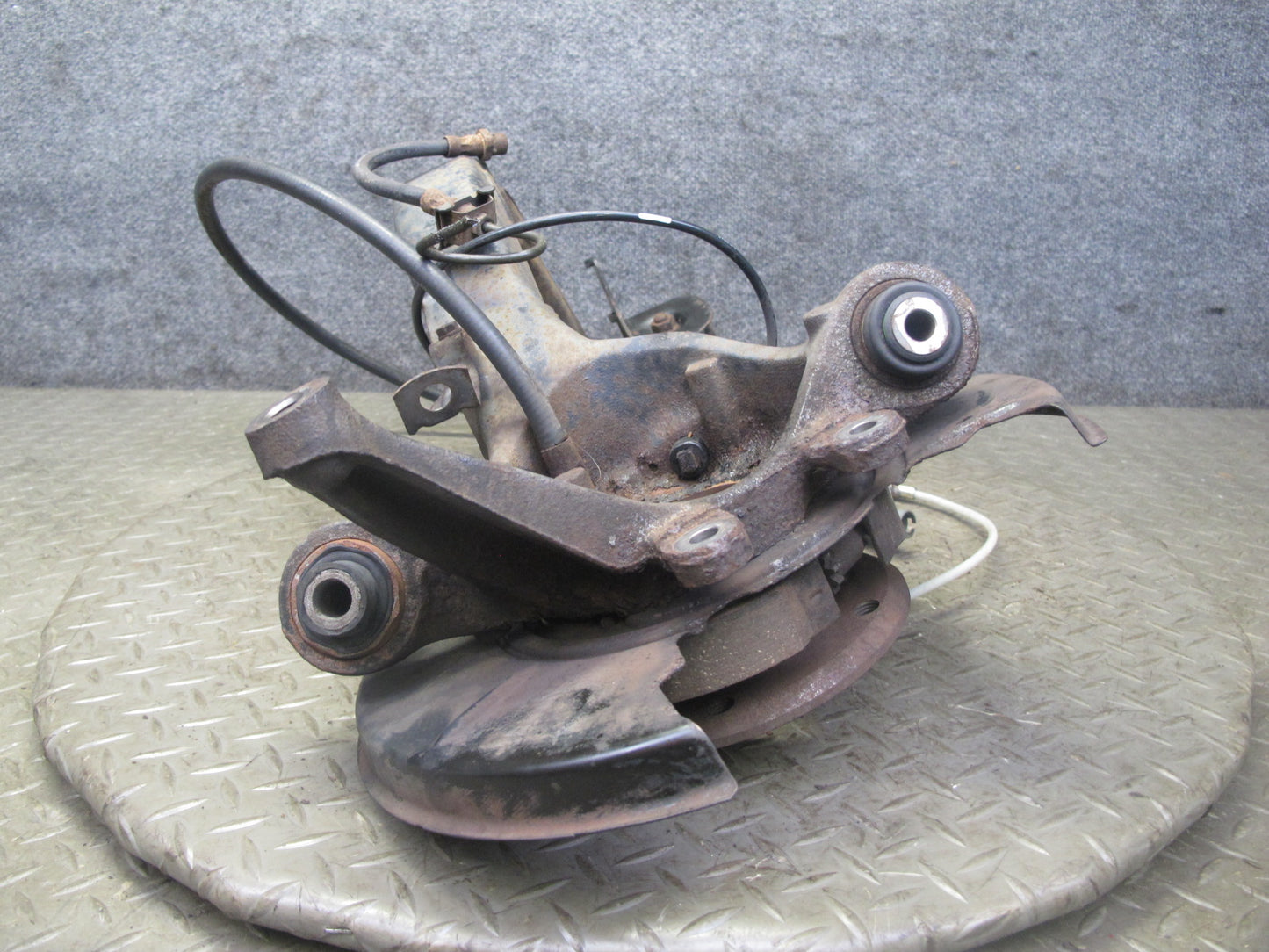 96-97 BMW E36 328iC Convert RWD Rear Right Trailing Arm Knuckle Wheel Hub OEM