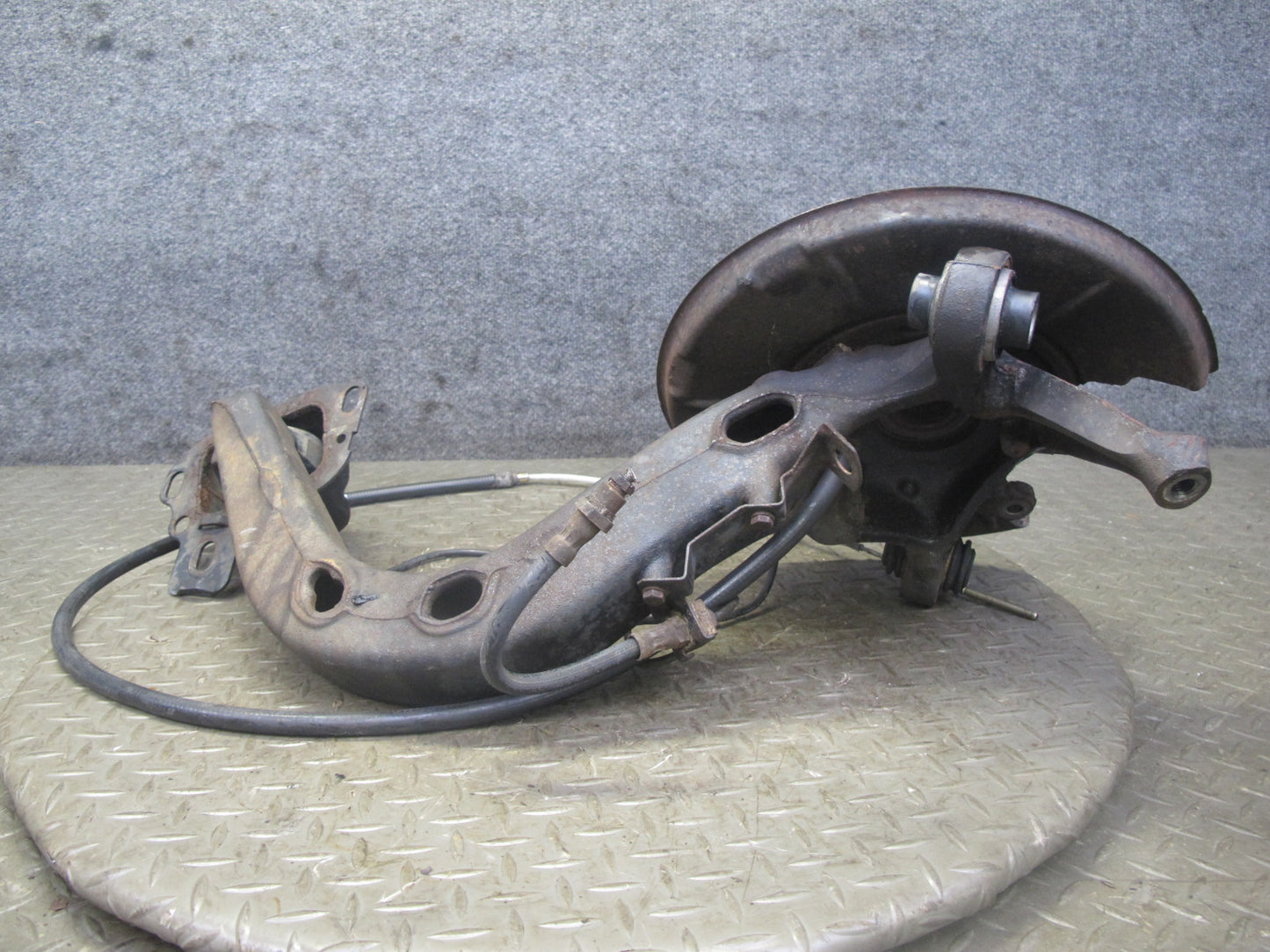 96-97 BMW E36 328iC Convertible RWD Rear Left Trailing Arm Knuckle Wheel Hub OEM