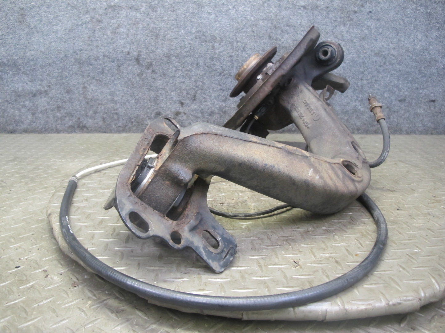 96-97 BMW E36 328iC Convertible RWD Rear Left Trailing Arm Knuckle Wheel Hub OEM