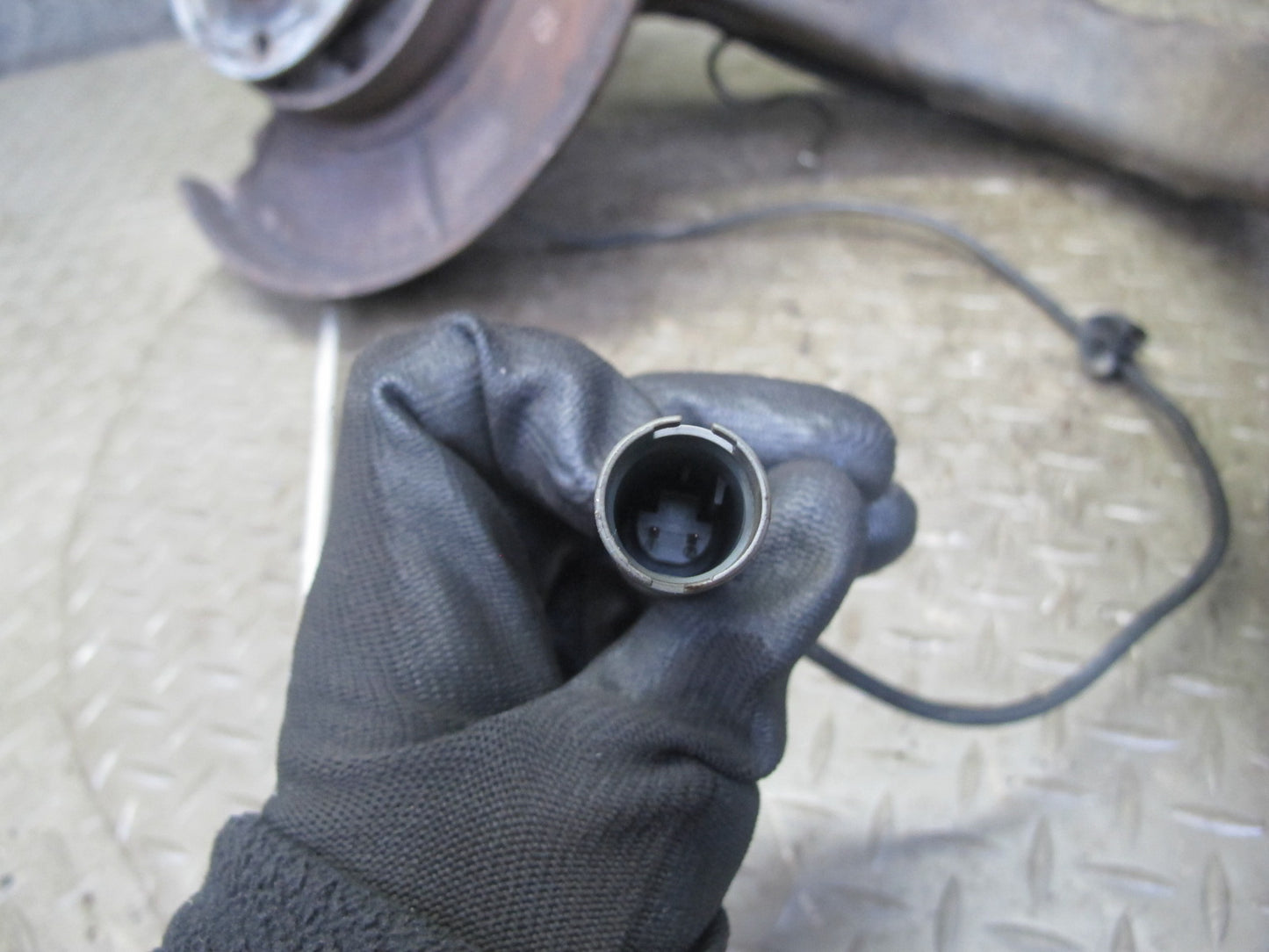 96-97 BMW E36 328iC Convertible RWD Rear Left Trailing Arm Knuckle Wheel Hub OEM