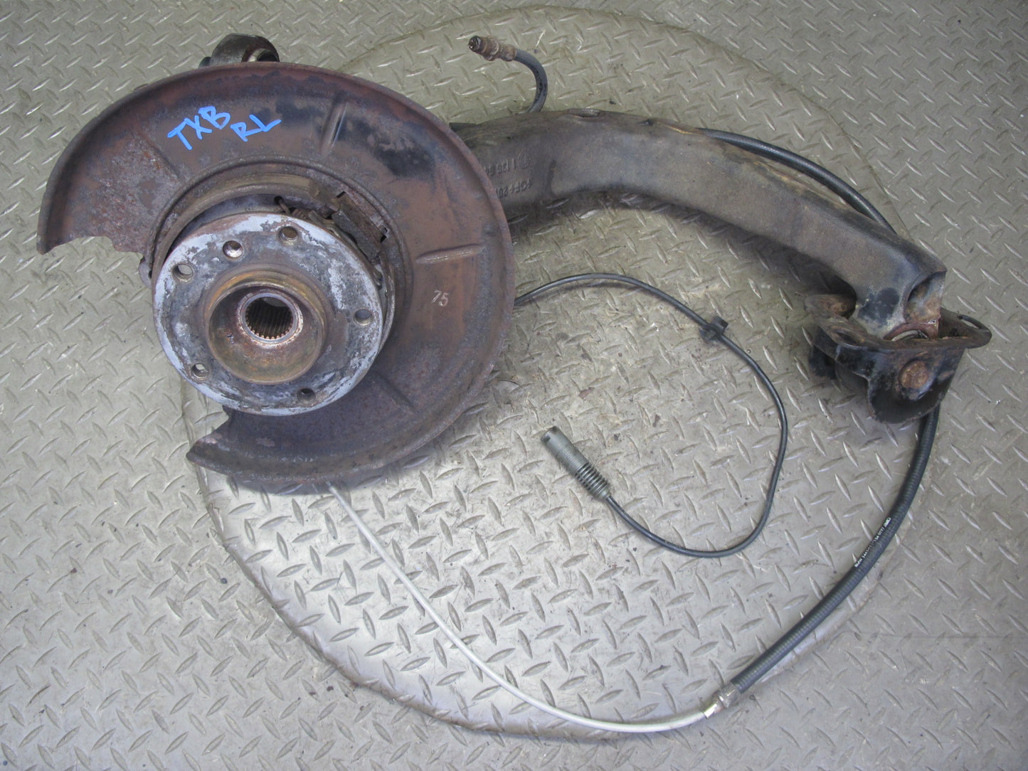 96-97 BMW E36 328iC Convertible RWD Rear Left Trailing Arm Knuckle Wheel Hub OEM