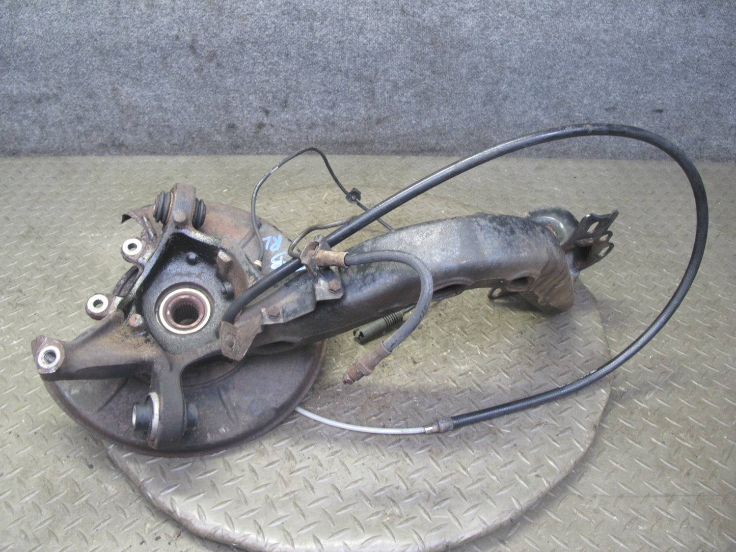 96-97 BMW E36 328iC Convertible RWD Rear Left Trailing Arm Knuckle Wheel Hub OEM