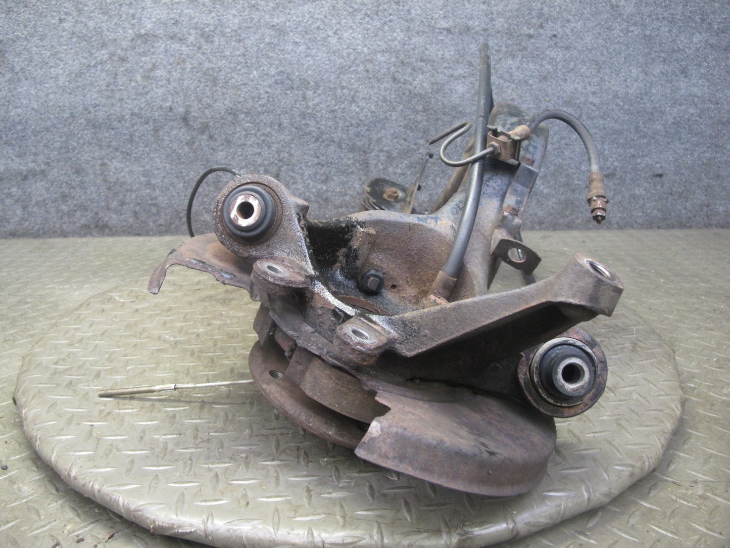 96-97 BMW E36 328iC Convertible RWD Rear Left Trailing Arm Knuckle Wheel Hub OEM