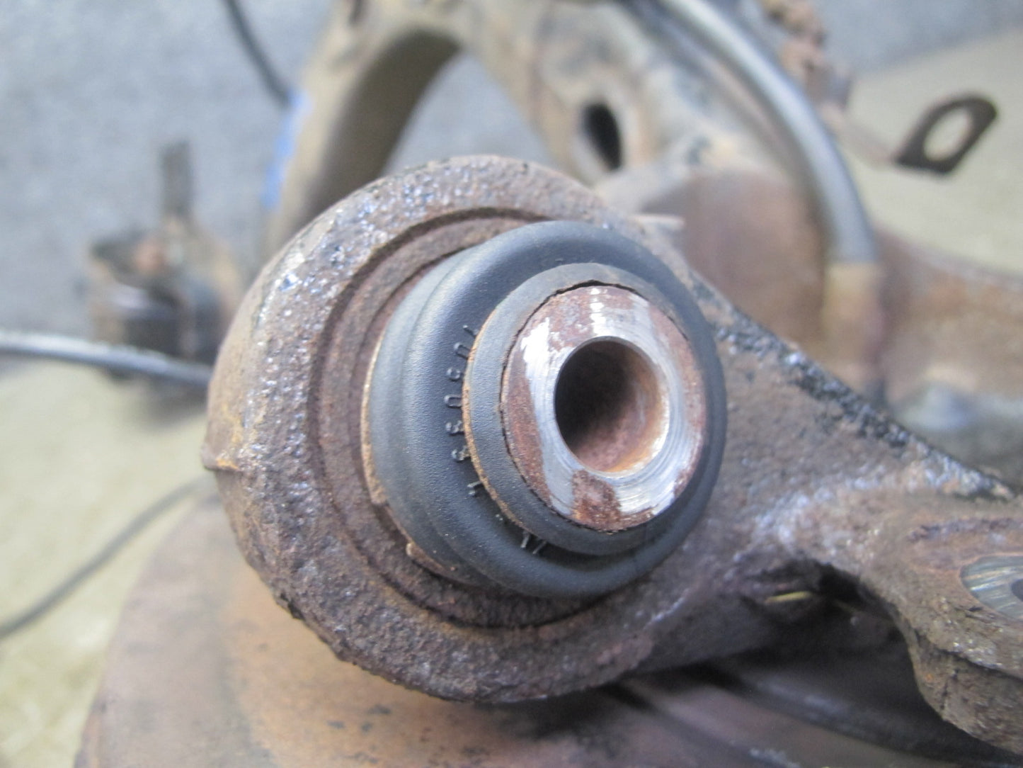 96-97 BMW E36 328iC Convertible RWD Rear Left Trailing Arm Knuckle Wheel Hub OEM