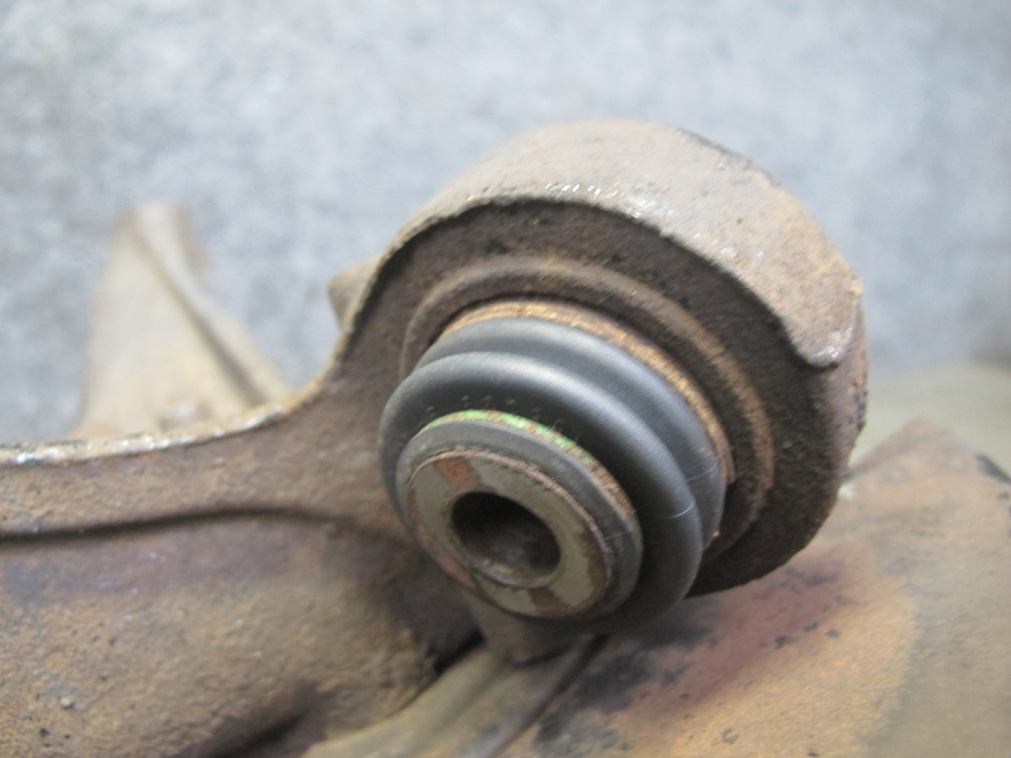 96-97 BMW E36 328iC Convertible RWD Rear Left Trailing Arm Knuckle Wheel Hub OEM