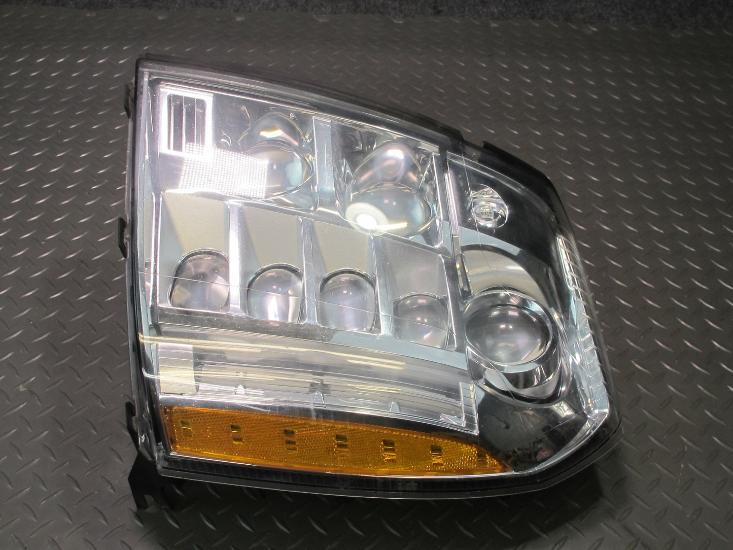 2009-2014 Cadillac Escalade Front Left LED Headlight Lamp w Ballast 25999509