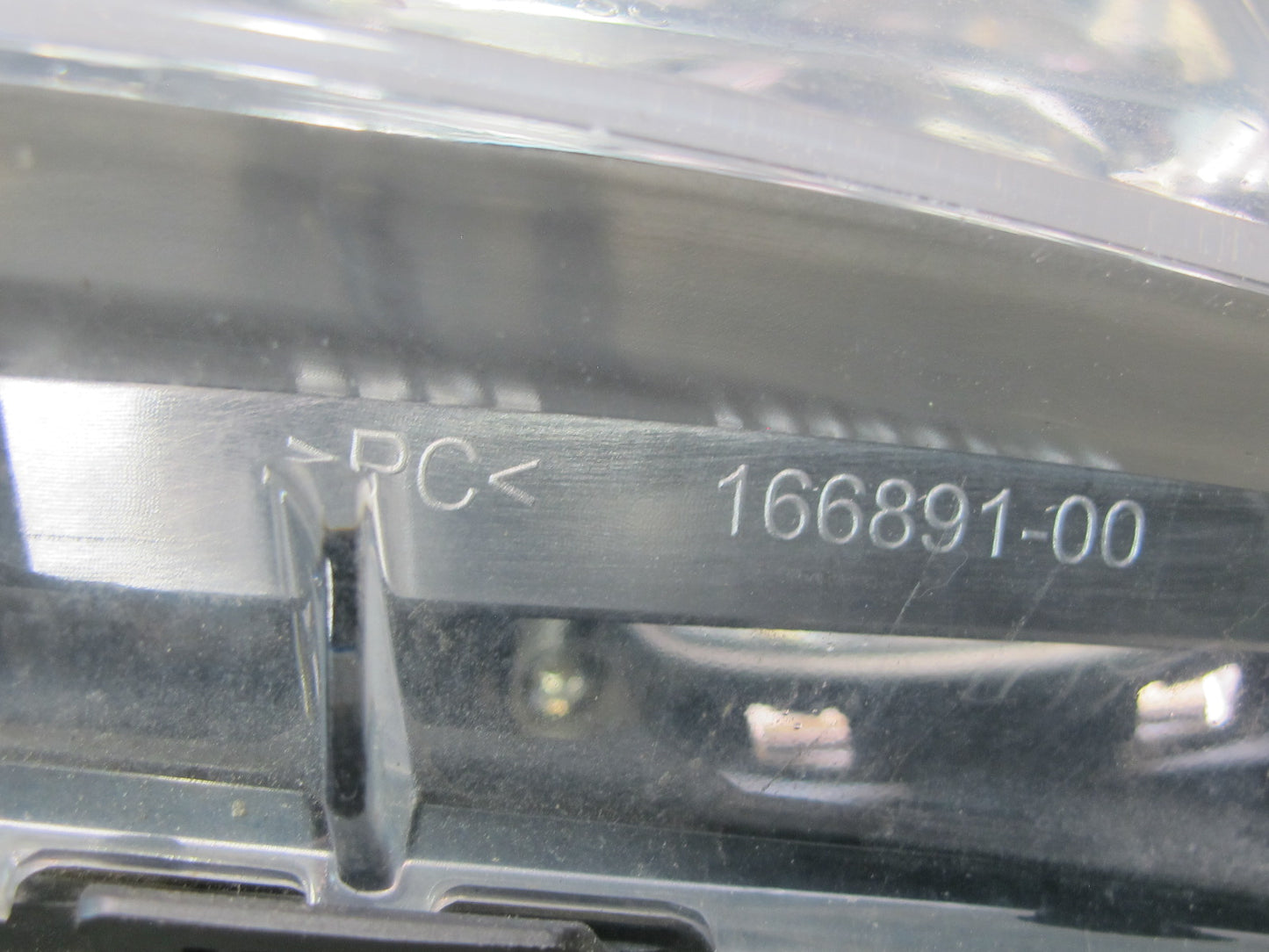 2009-2014 Cadillac Escalade Front Left LED Headlight Lamp w Ballast 25999509