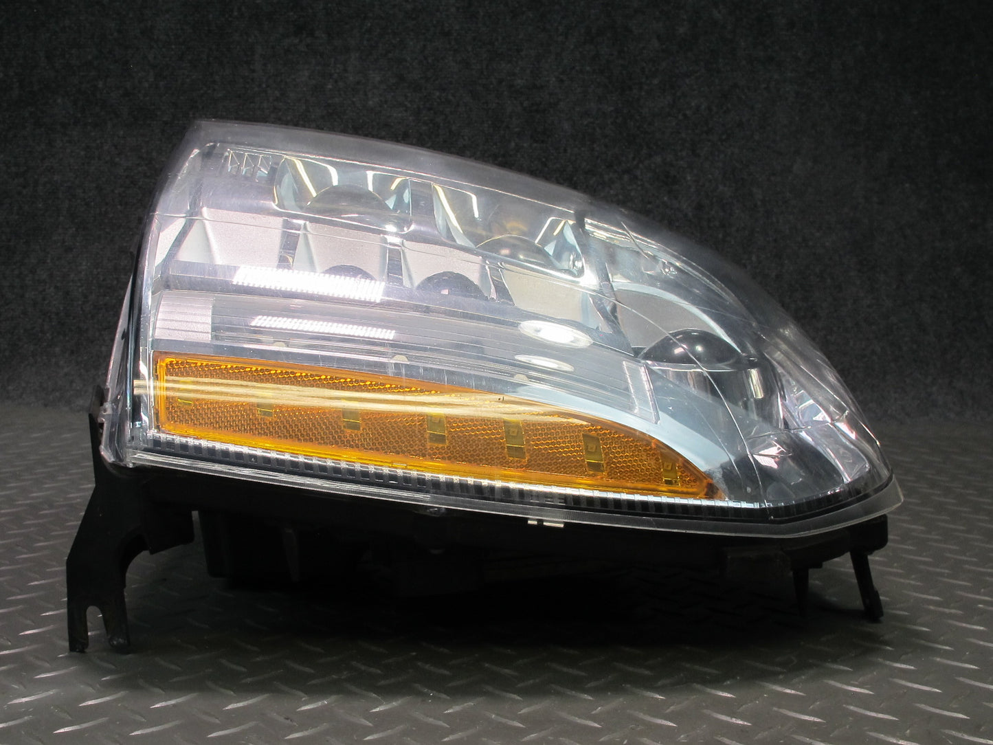 2009-2014 Cadillac Escalade Front Left LED Headlight Lamp w Ballast 25999509