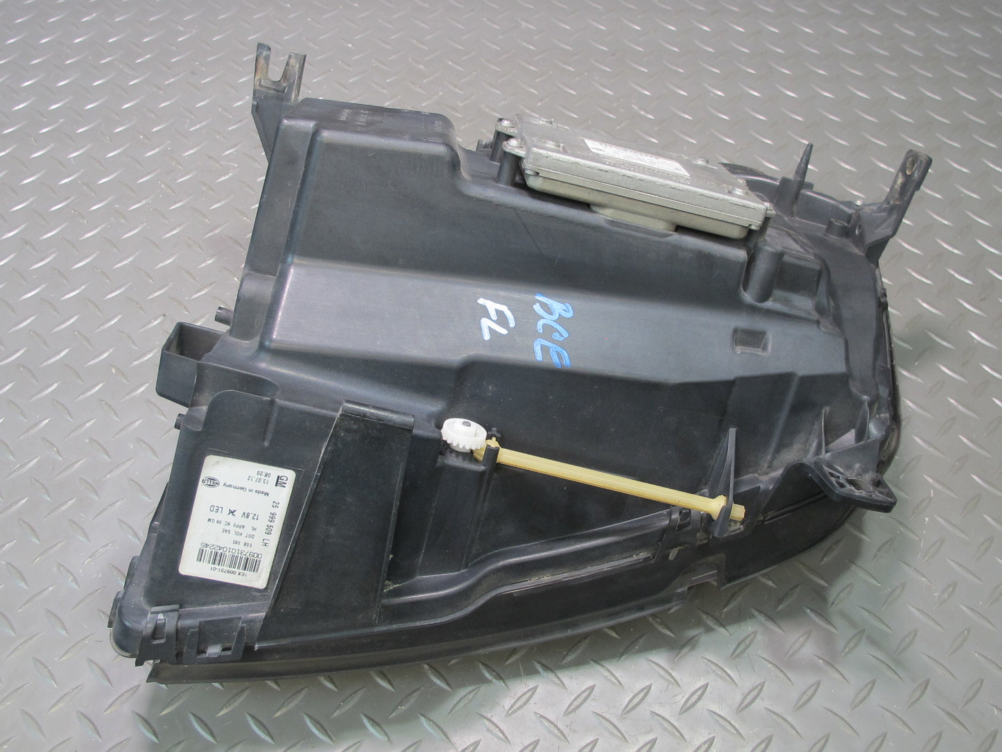 2009-2014 Cadillac Escalade Front Left LED Headlight Lamp w Ballast 25999509