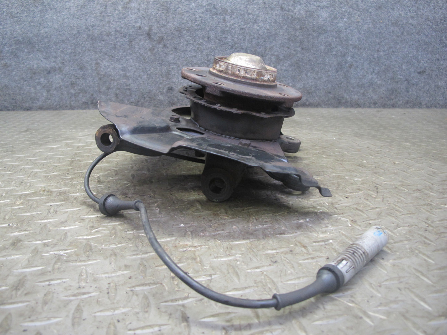 94-99 BMW E36 328iC Front Left Spindle Knuckle Wheel Hub Bearing OEM