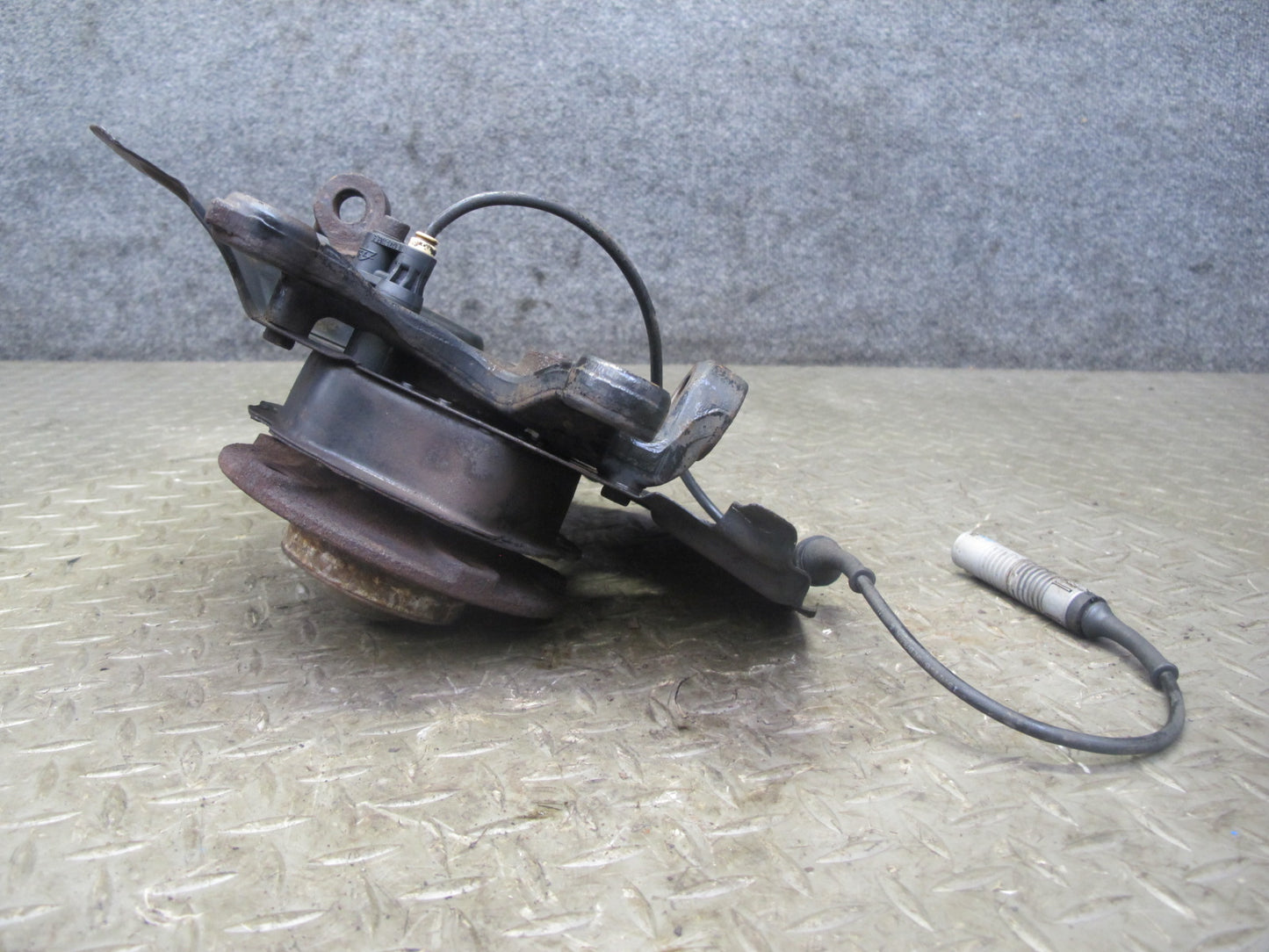 94-99 BMW E36 328iC Front Left Spindle Knuckle Wheel Hub Bearing OEM