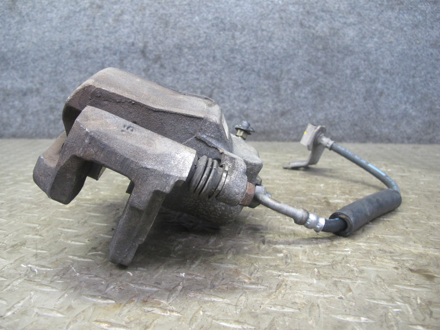 06-10 Pontiac Solstice Saturn SKY Front Left & Right Brake Caliper Set 20K OEM