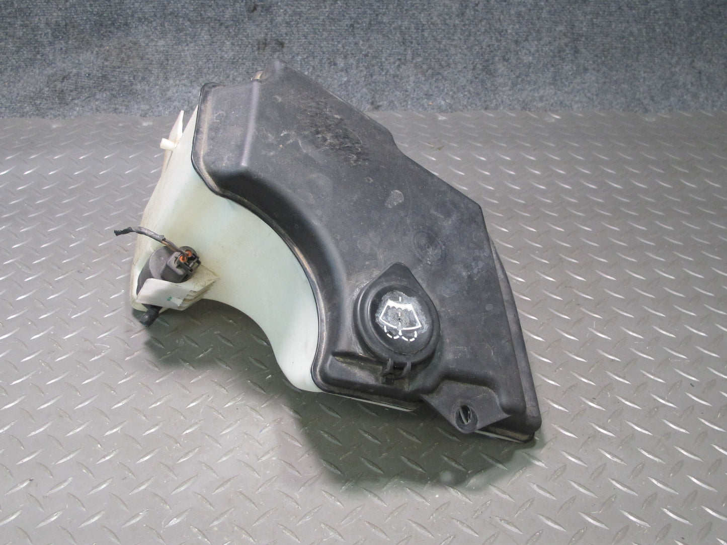 01-06 BMW E46 330CI Windshield Washer Fluid Reservoir Tank w Pump 7007970 OEM