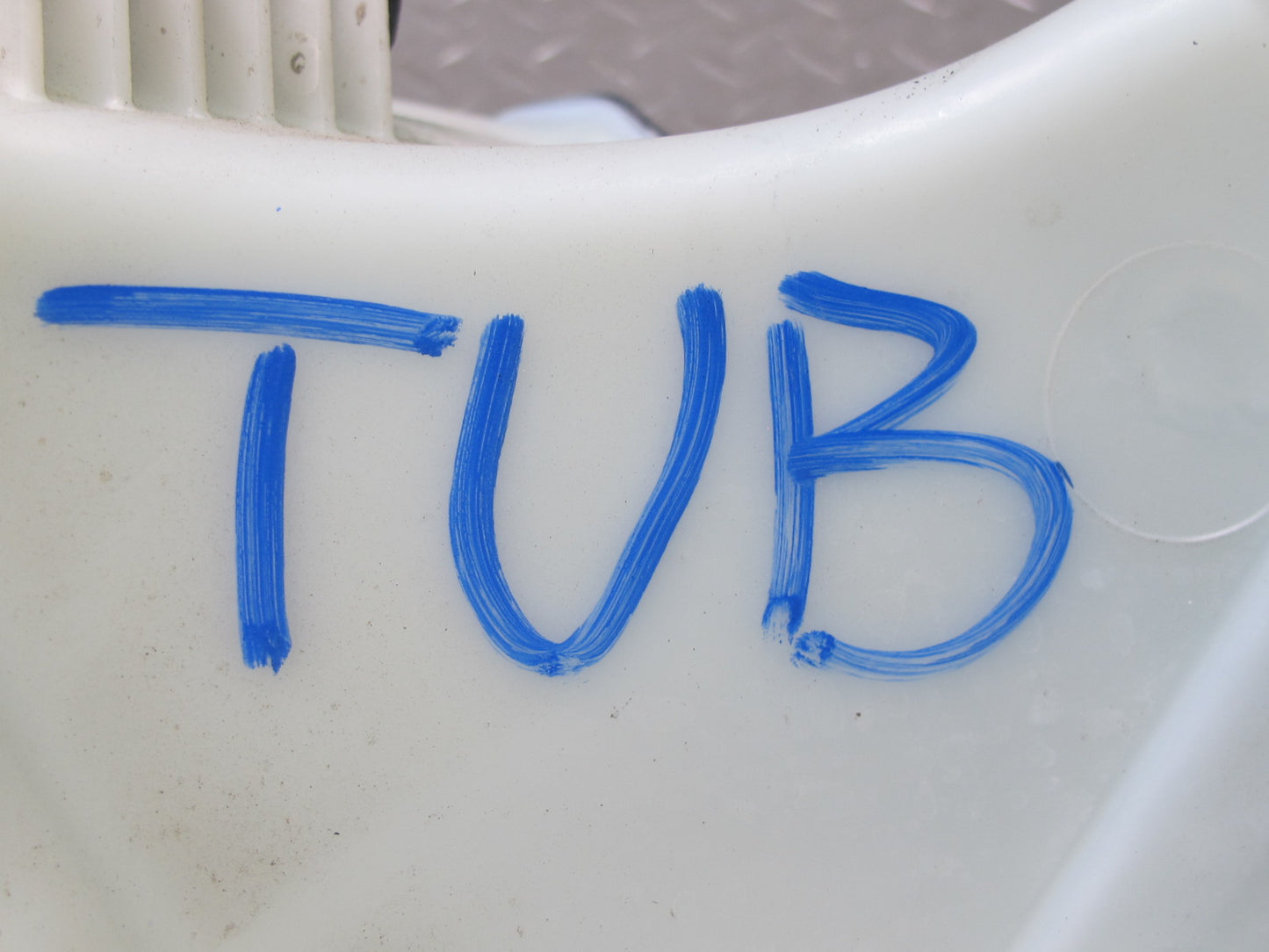 01-06 BMW E46 330CI Windshield Washer Fluid Reservoir Tank w Pump 7007970 OEM