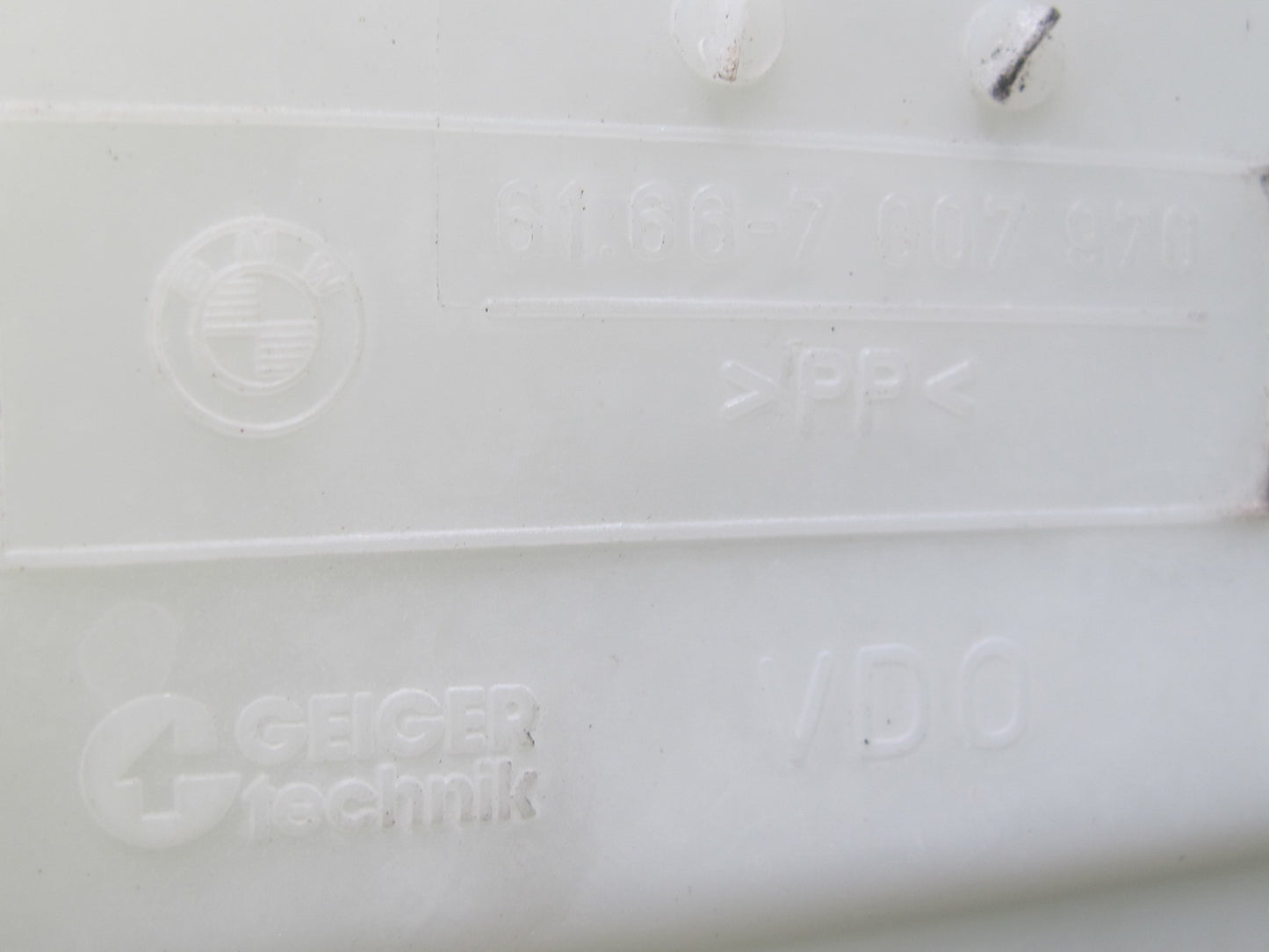 01-06 BMW E46 330CI Windshield Washer Fluid Reservoir Tank w Pump 7007970 OEM