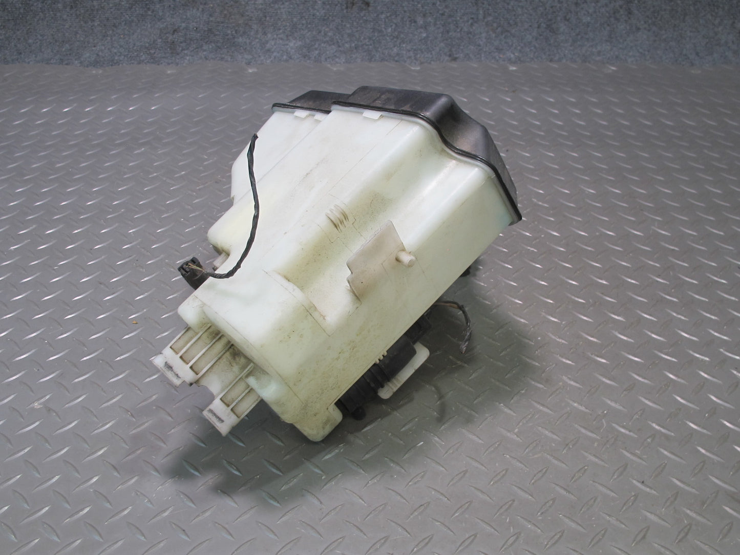 01-06 BMW E46 330CI Windshield Washer Fluid Reservoir Tank w Pump 7007970 OEM