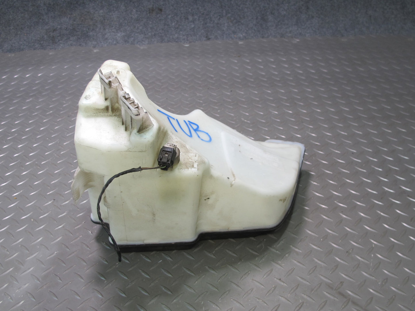 01-06 BMW E46 330CI Windshield Washer Fluid Reservoir Tank w Pump 7007970 OEM