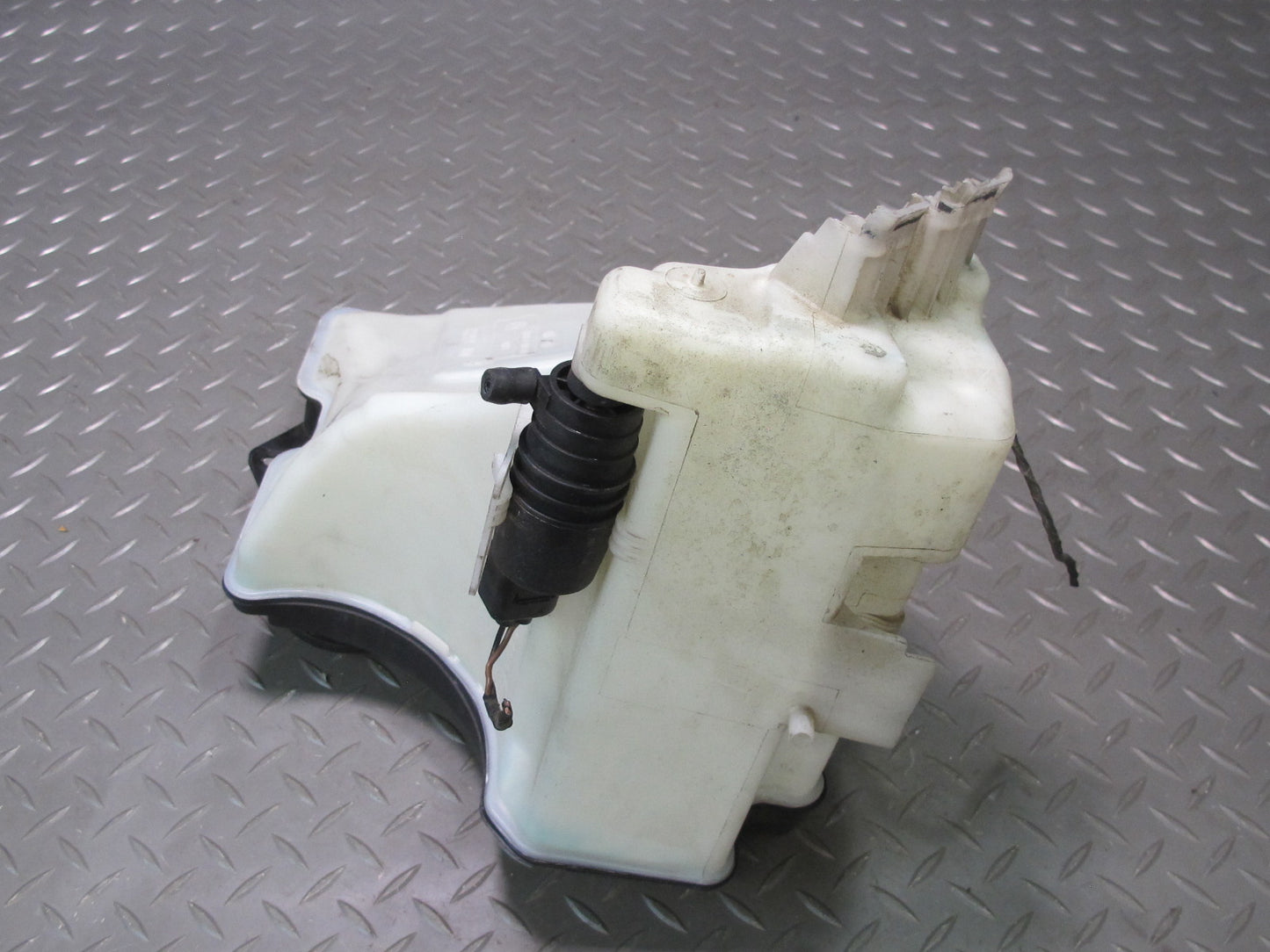 01-06 BMW E46 330CI Windshield Washer Fluid Reservoir Tank w Pump 7007970 OEM