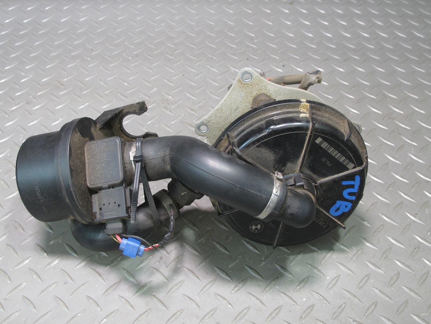 04-06 BMW E46 330CI Secondary Air Injection Smog Pump w Filter & MAF Sensor OEM