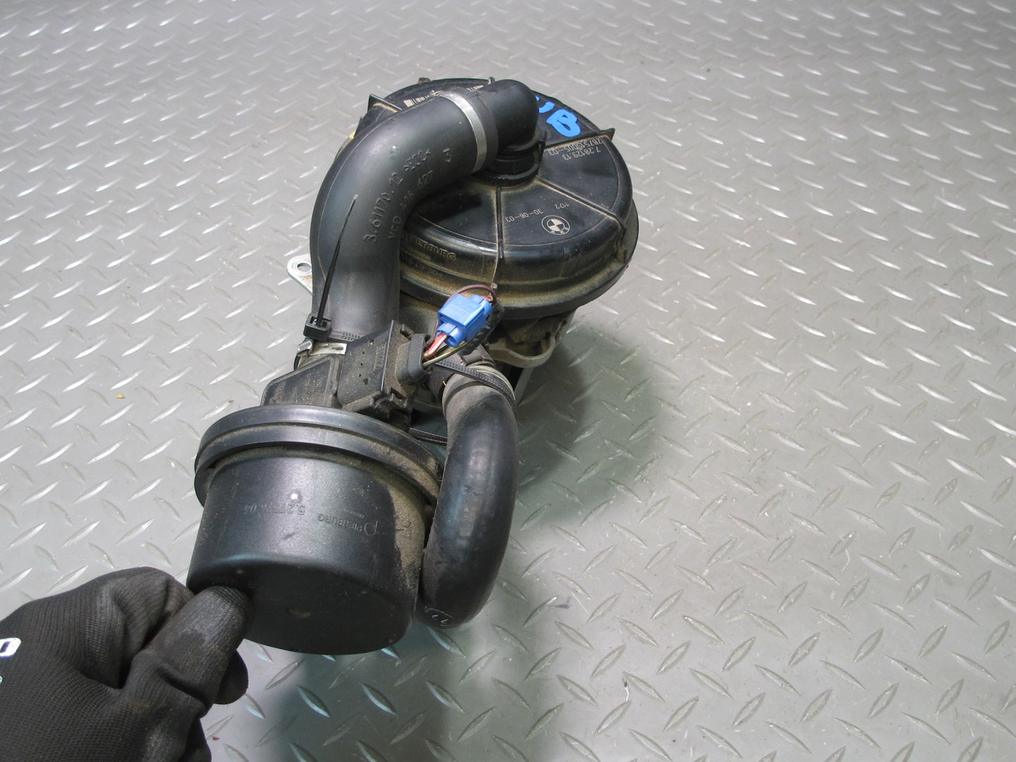 04-06 BMW E46 330CI Secondary Air Injection Smog Pump w Filter & MAF Sensor OEM