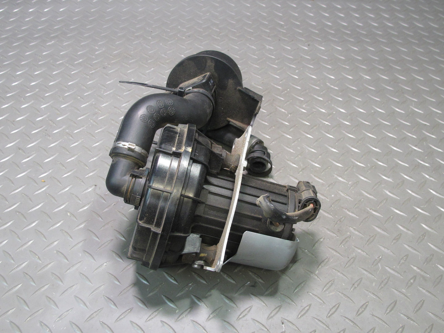 04-06 BMW E46 330CI Secondary Air Injection Smog Pump w Filter & MAF Sensor OEM