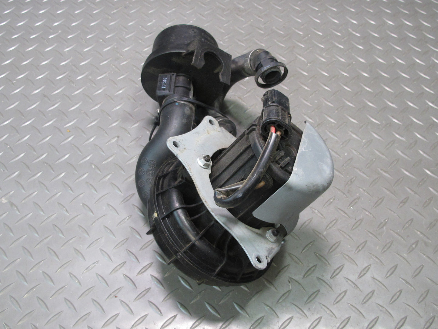 04-06 BMW E46 330CI Secondary Air Injection Smog Pump w Filter & MAF Sensor OEM