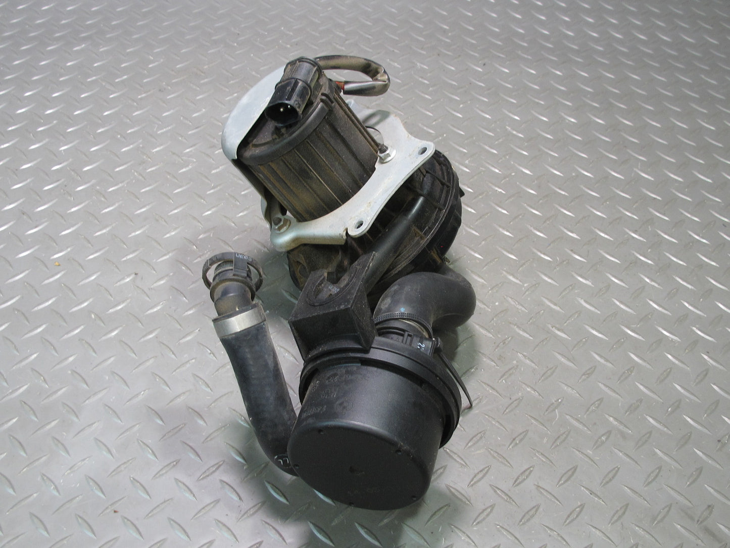 04-06 BMW E46 330CI Secondary Air Injection Smog Pump w Filter & MAF Sensor OEM