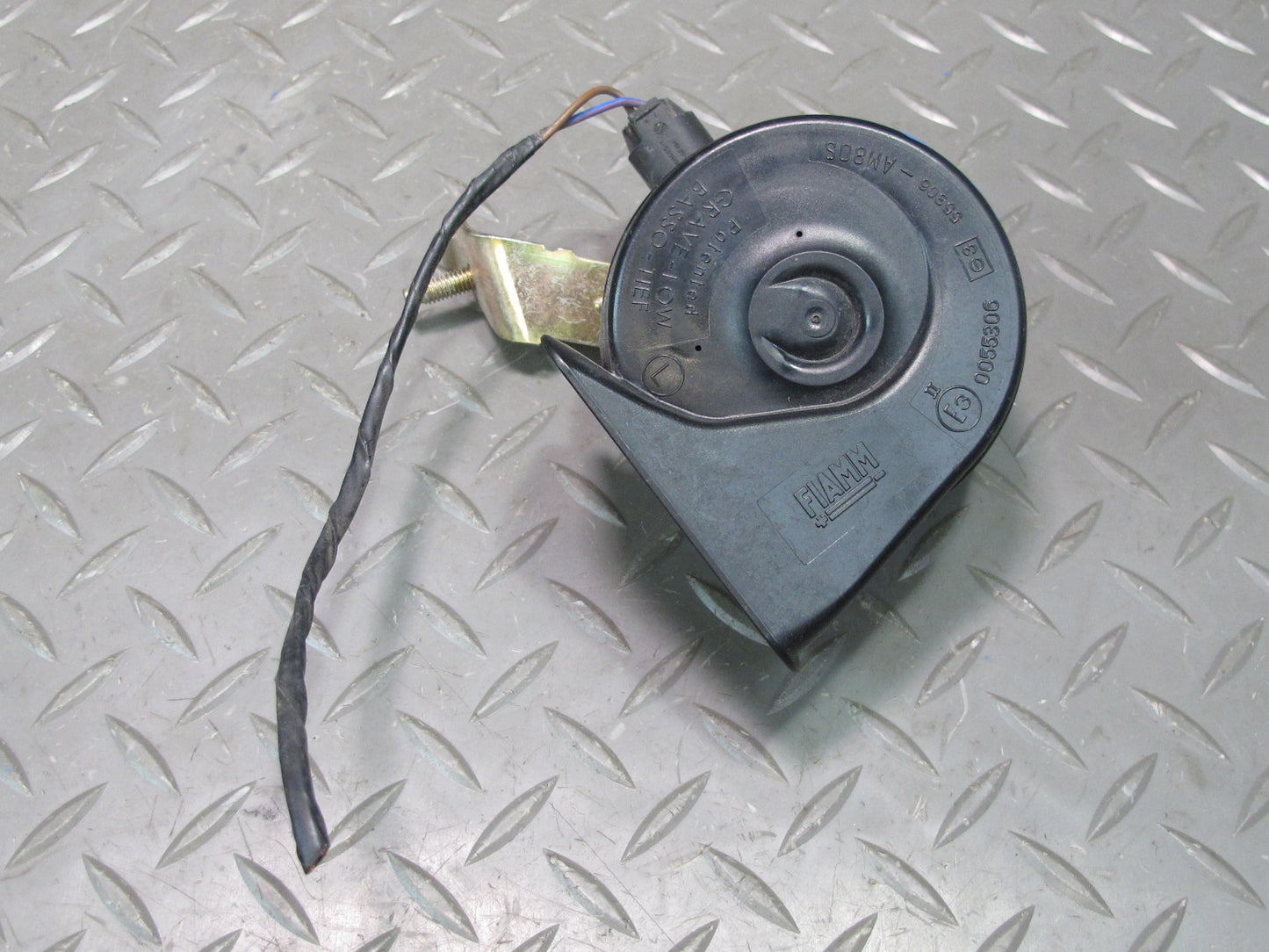 01-06 BMW E46 325CI 330CI Set of 2 High & Low Tone Note Pitch Horn Signal OEM